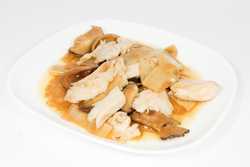 170 / Pollo con bambù e funghi