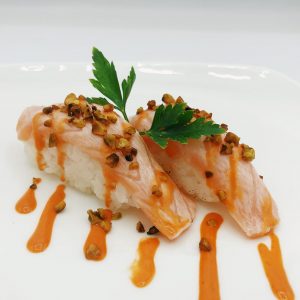 23b / Nigiri spicy salmon pistacchio