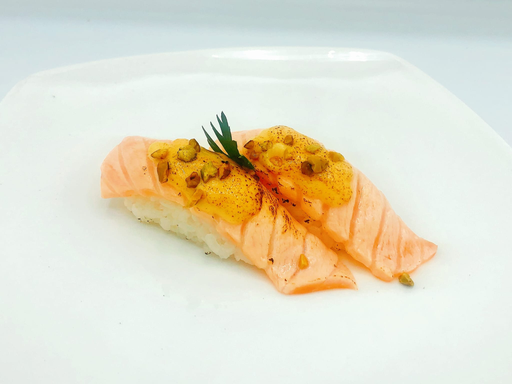 23c / Nigiri salmone flambé